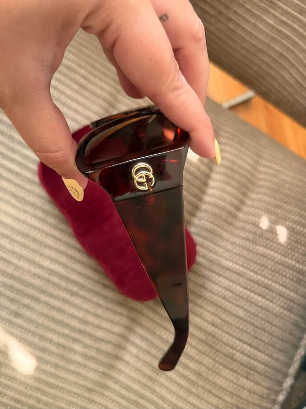 Gucci includes glasses small
